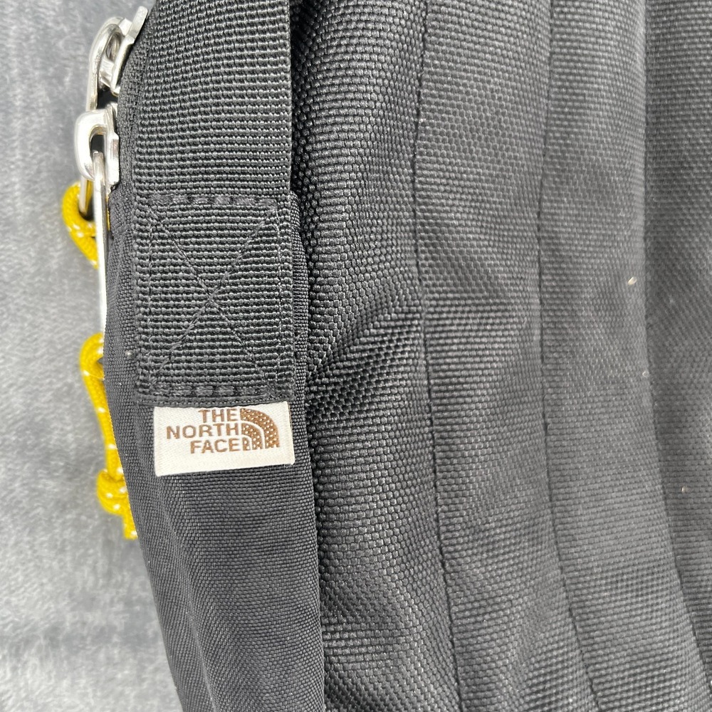 THE NORTH FACE Berkeley Field Shoulder Bag Sling Nylon Crossbody Zip Pouch - Picture 10 of 12